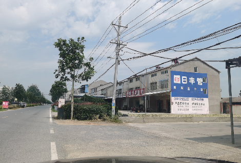 新田如何能保证墙体广告的醒目性？